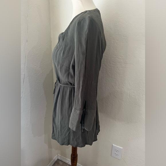 NWOT Motherhood maternity olive green 3/4 sleeve top size large - Picture 3 of 7